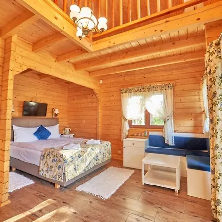 Mazurskie W Ogrodach Zlotej Lani - Klimatyczne I Widokowe Resort Wiartel