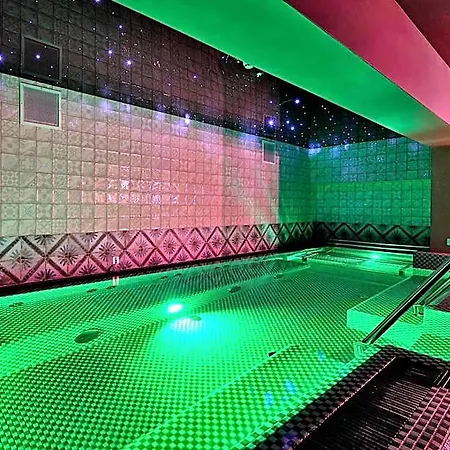Mazurskie W Ogrodach Zlotej Lani - Klimatyczne I Widokowe Resort Wiartel